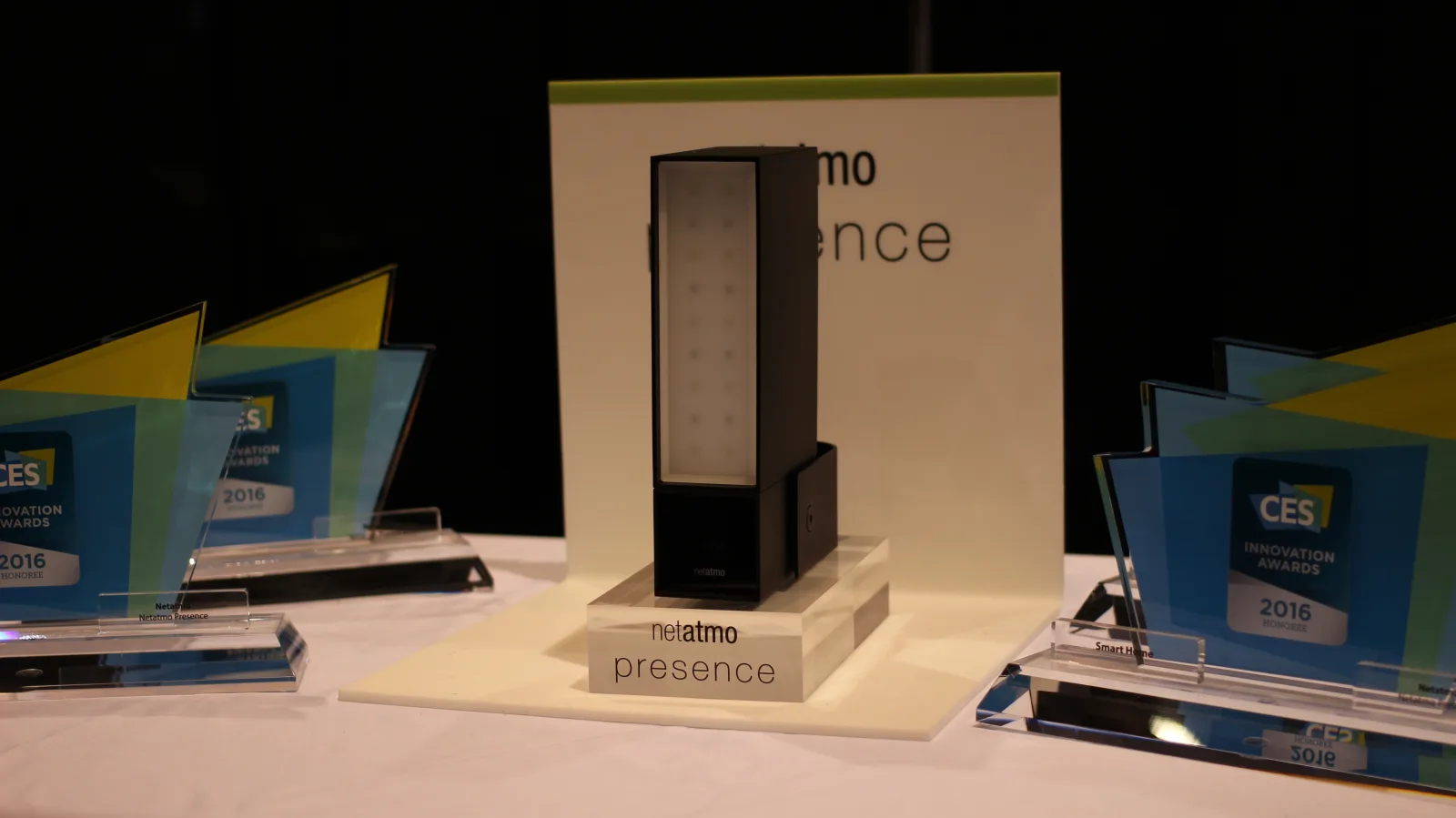 Netatmo Smart Outdoor Camera with integrated floodlight on display